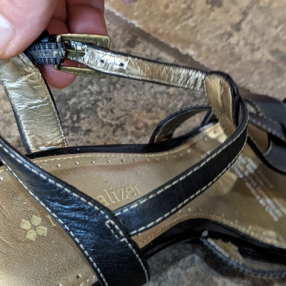 Naturalizer black leather ankle t- strap wedge sandals size 5M. - Picture 3 of 6